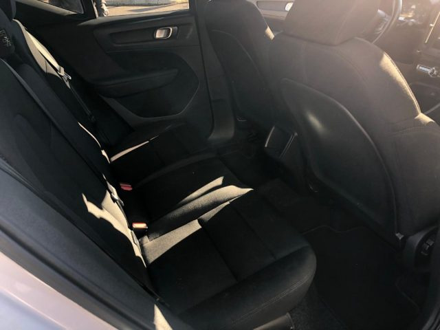 VOLVO XC40 D3  GEARTRONIC MOMENTUM - foto 9