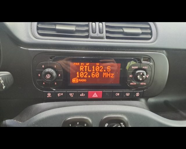 FIAT NEW PANDA 1.0 HYBRID S&S 70CV 5 POSTI - foto 8
