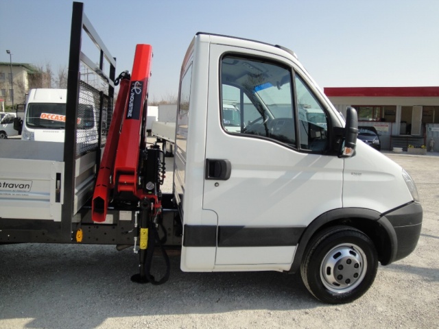 IVECO Daily 35C18  3.0 HPT a cassone Immagine 3