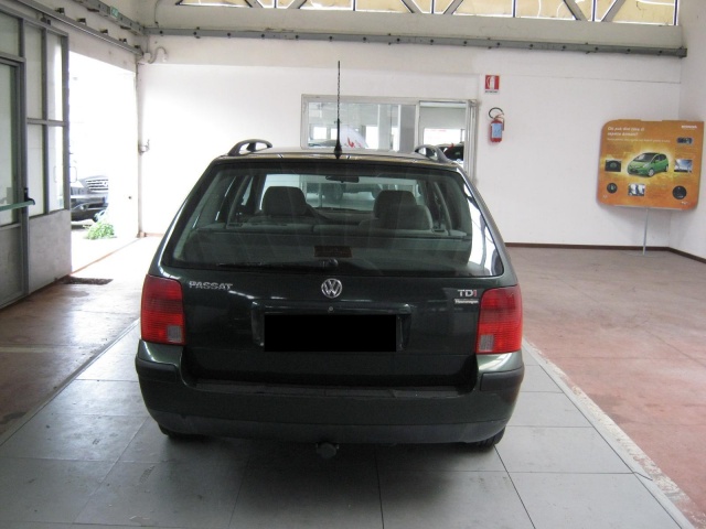VOLKSWAGEN Passat 1.9 TDI cat Var. Comfortline GANCIO TRAINO Immagine 3