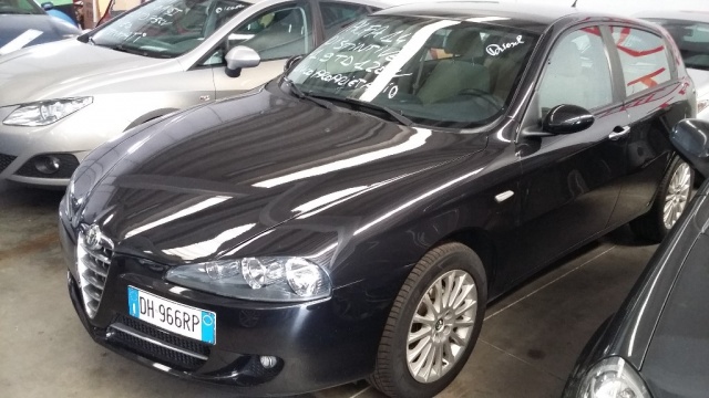 ALFA ROMEO 147 1.9 JTD (120) 5 porte Distinctive Immagine 1