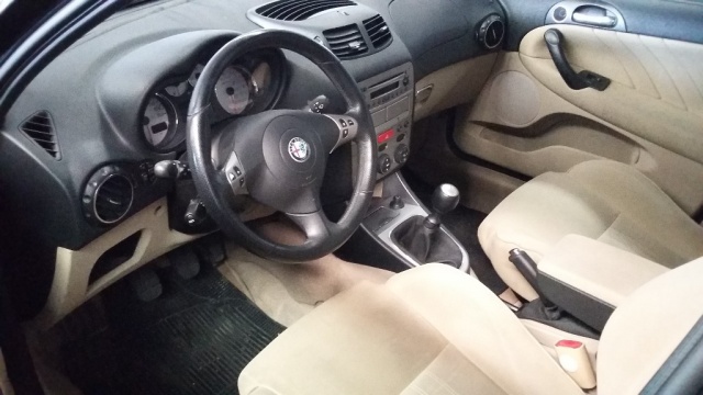 ALFA ROMEO 147 1.9 JTD (120) 5 porte Distinctive Immagine 4