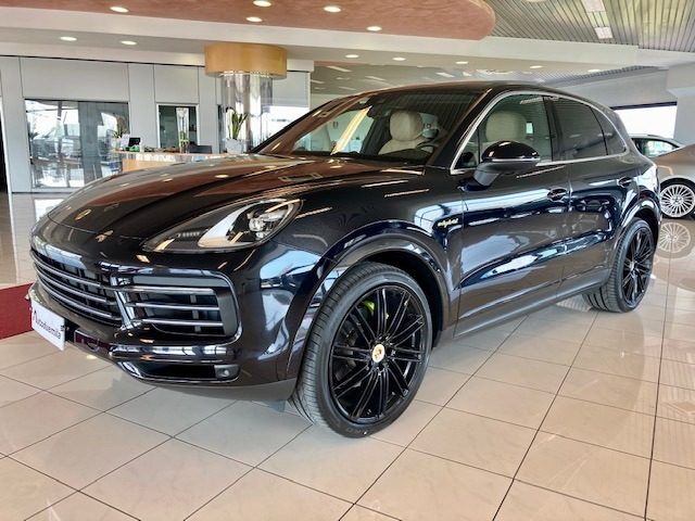 porsche cayenne 3.0 v6 e hybrid tetto cerchi 22 foptionals km 5980 anno 2020