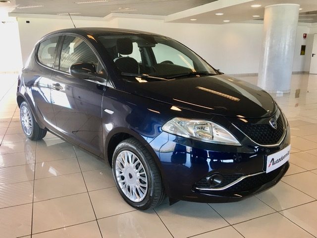 lancia ypsilon 1.2 69 cv 5 porte gold km 4988 !! unip euro 6b anno 2016