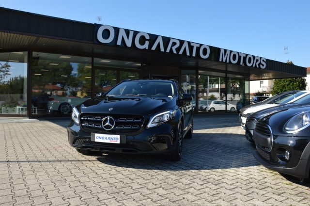 mercedes-benz gla 180 sport totalblack #packnight #camera anno 2019