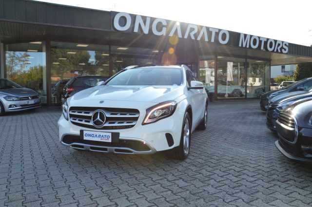 mercedes-benz gla 180 sport #tetto #camera #fullpelle anno 2019