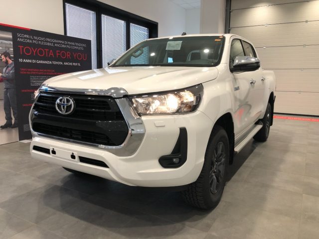 TOYOTA Hilux 2.4 D-4D 4WD 4 porte Double Cab Lounge MY'23 Nuovo