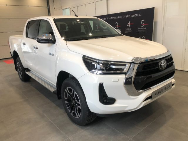 TOYOTA Hilux 2.4 D-4D 4WD 4 porte Double Cab Executive MY'23 Nuovo