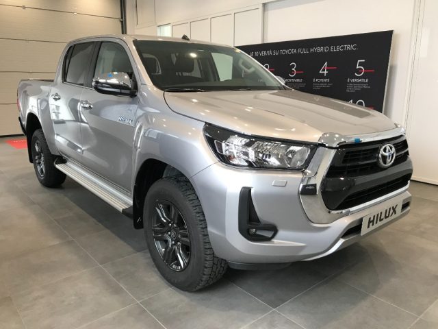 TOYOTA Hilux 2.4 D-4D 4WD 4 porte Double Cab Lounge MY'23 Nuovo
