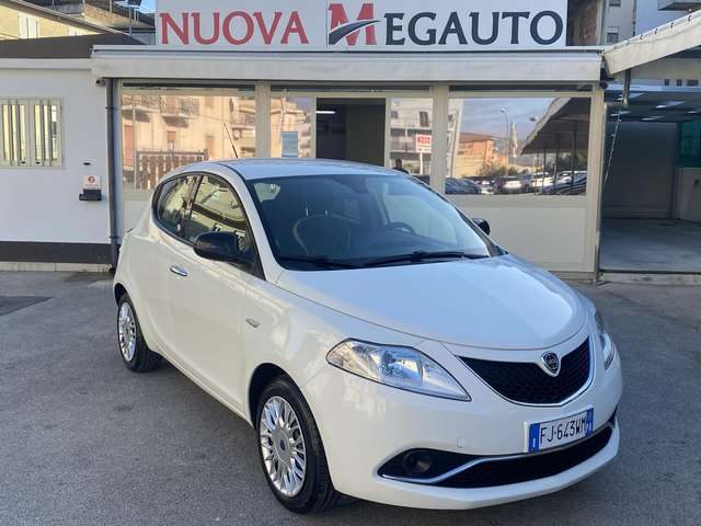 lancia ypsilon 1.2 69 cv 5 porte gpl ecochic gold anno 2017