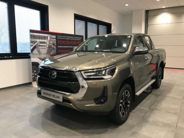 TOYOTA Hilux 2.4 D-4D 4WD 4 porte Double Cab Executive MY'23 Nuovo