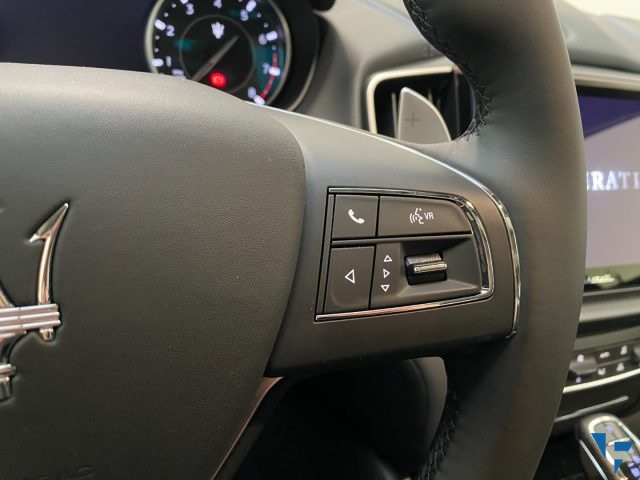Maserati Ghibli benzina/elettrica - dettaglio 15