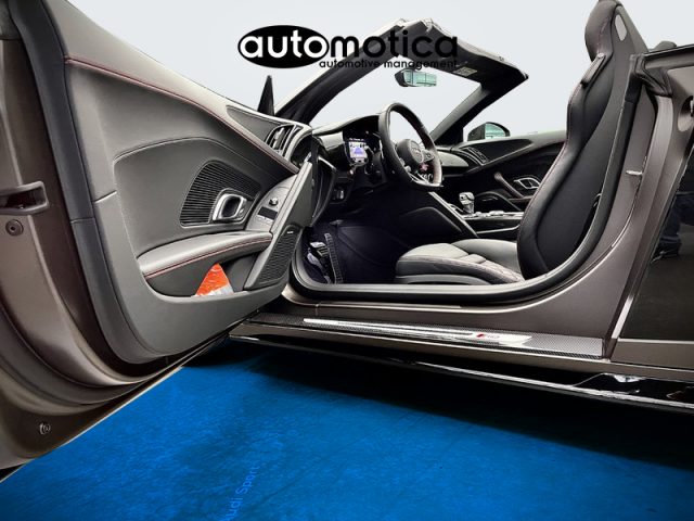 AUDI R8 Spyder V10 S tronic performance