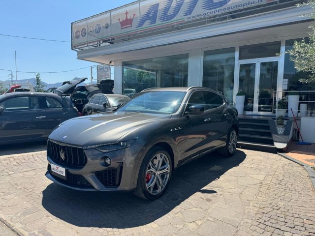 MASERATI Levante Grigio perlato