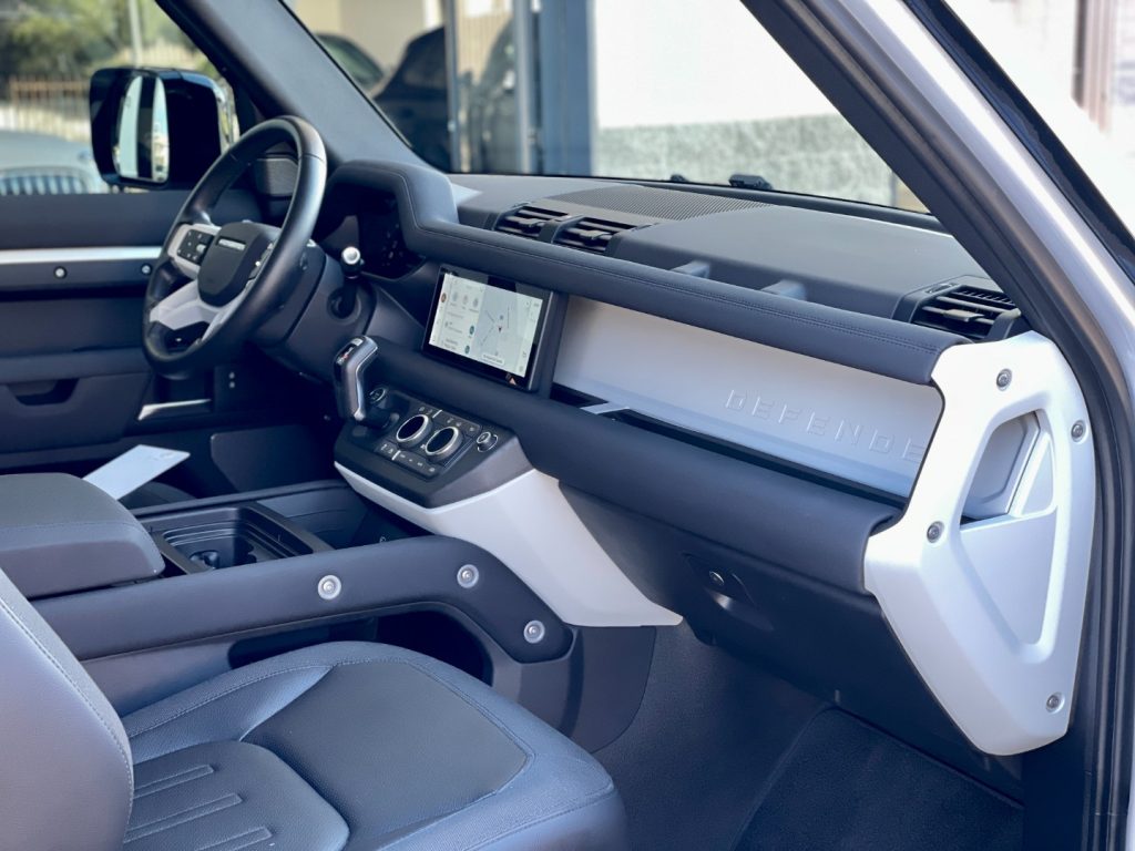 LAND ROVER Defender 90 3.0D I6 250cv MHEV AWD Auto S - 28