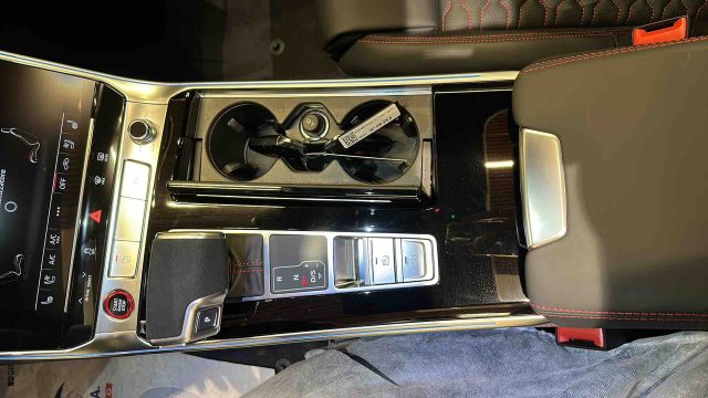Audi RS6  benzina/elettrica - dettaglio 15