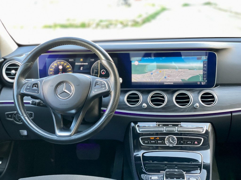 MERCEDES-BENZ E 220 d Sport (Virtual/Navi/Retro/LED) - 10