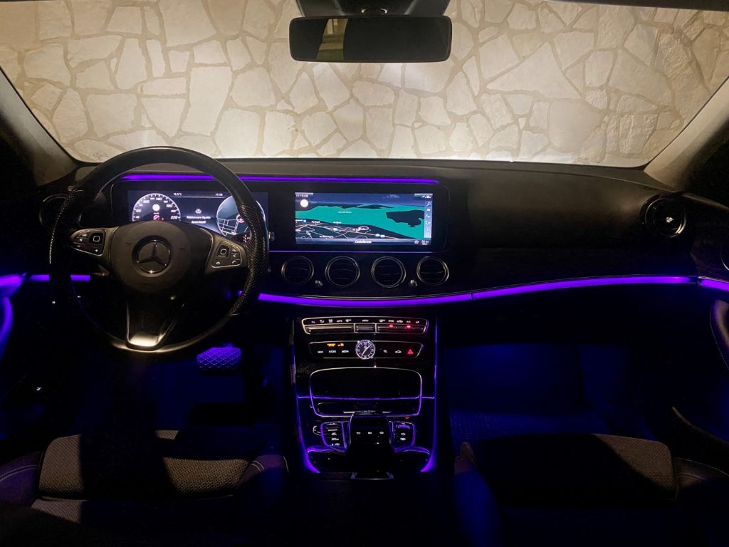 MERCEDES-BENZ E 220 d Sport (Virtual/Navi/Retro/LED) - 30