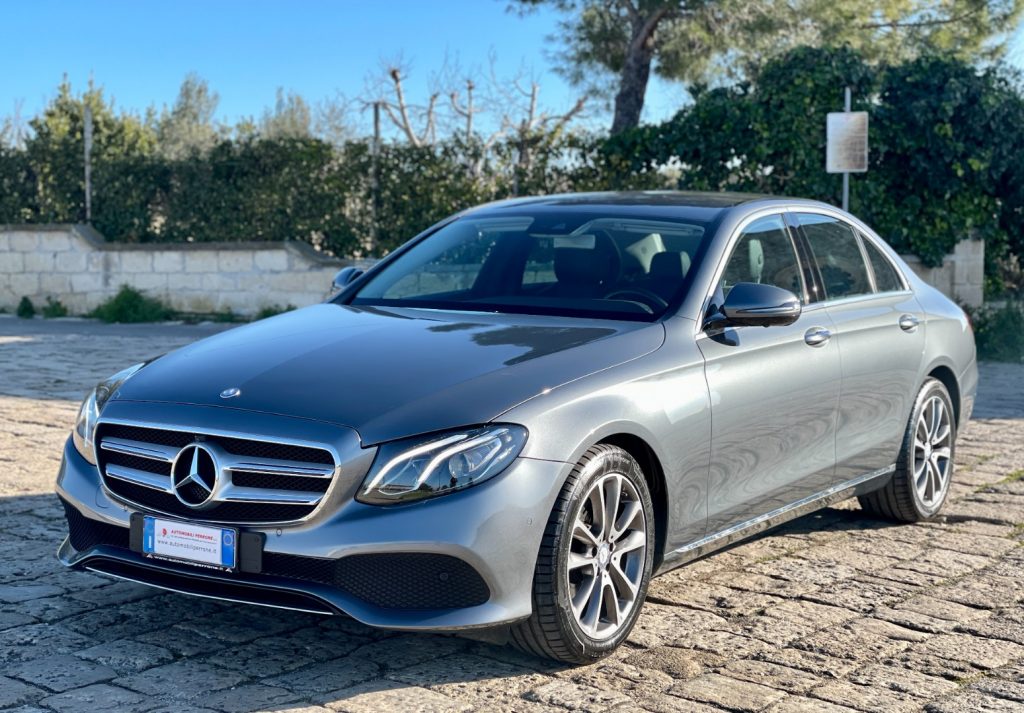 MERCEDES-BENZ E 220 d Sport (Virtual/Navi/Retro/LED) - 4