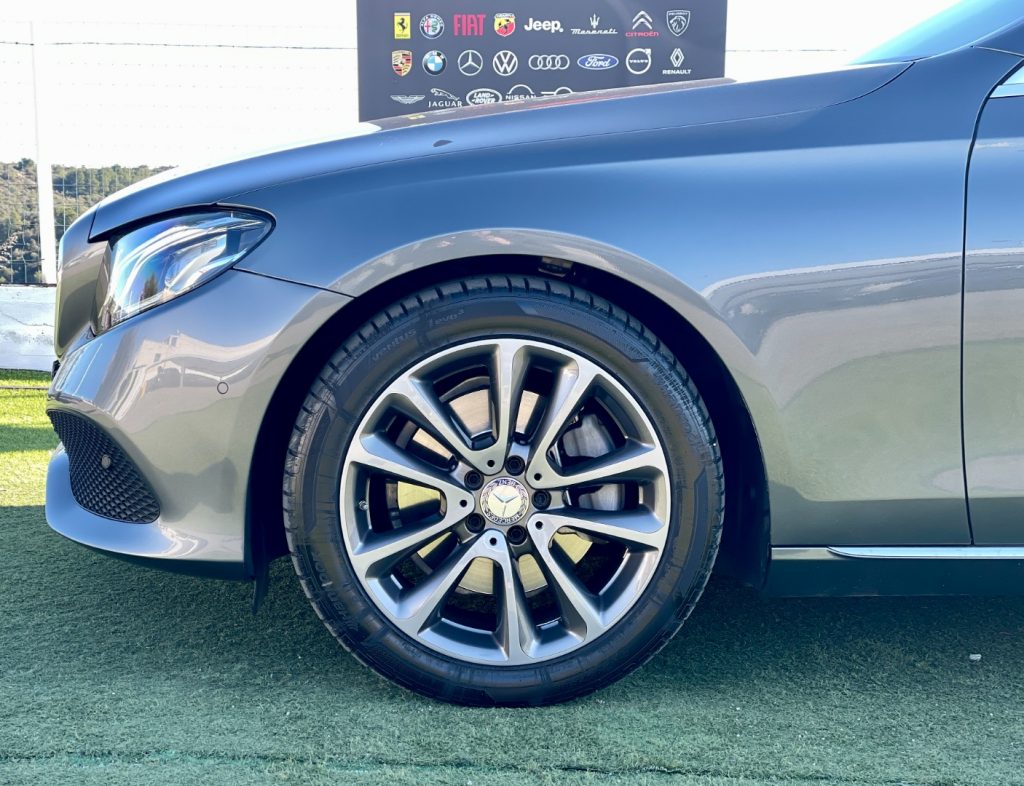 MERCEDES-BENZ E 220 d Sport (Virtual/Navi/Retro/LED) - 46