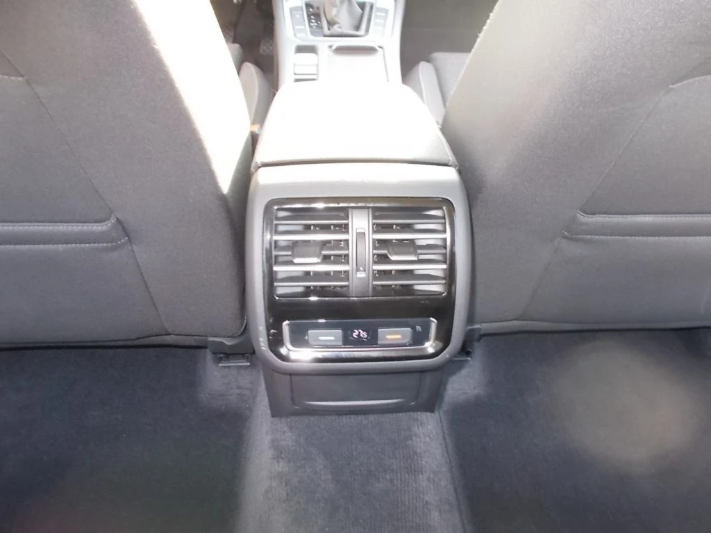 VOLKSWAGEN Passat Variant 2.0 TDI DSG Business BlueMotion Tech - 14