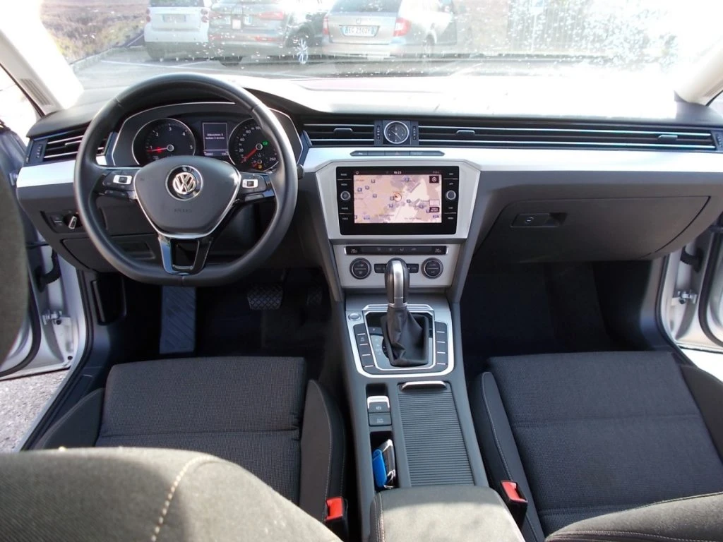 VOLKSWAGEN Passat Variant 2.0 TDI DSG Business BlueMotion Tech - 9