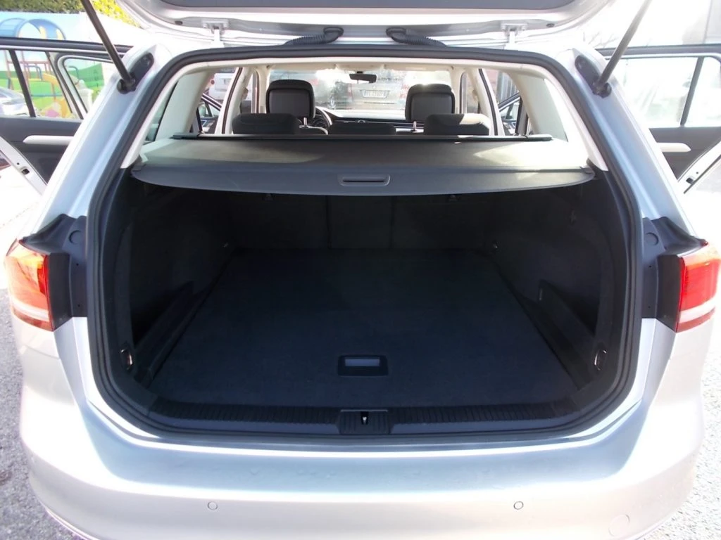 VOLKSWAGEN Passat Variant 2.0 TDI DSG Business BlueMotion Tech - 19