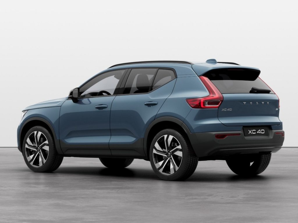 Auto Nuova VOLVO XC40 B4 Automatico Plus Dark - MY24 - Motorsclub.com ...