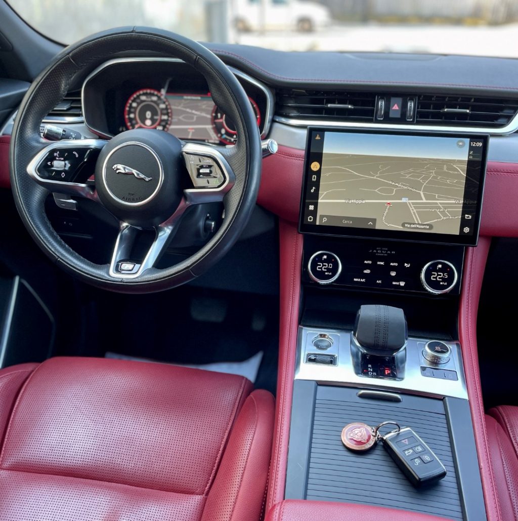 JAGUAR F-Pace 2.0d D200 AWD R-Dynamic SE - 9