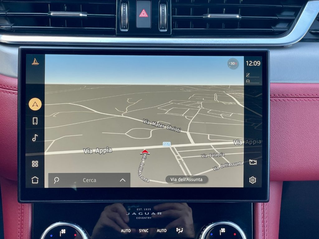 JAGUAR F-Pace 2.0d D200 AWD R-Dynamic SE - 23