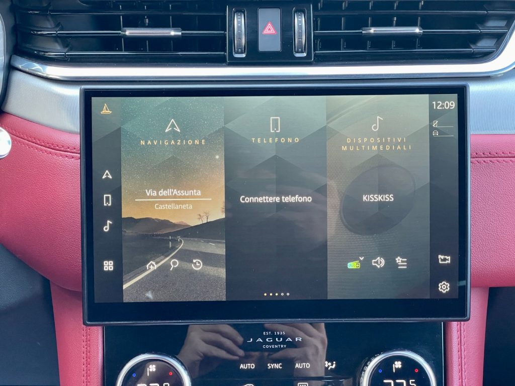 JAGUAR F-Pace 2.0d D200 AWD R-Dynamic SE - 26