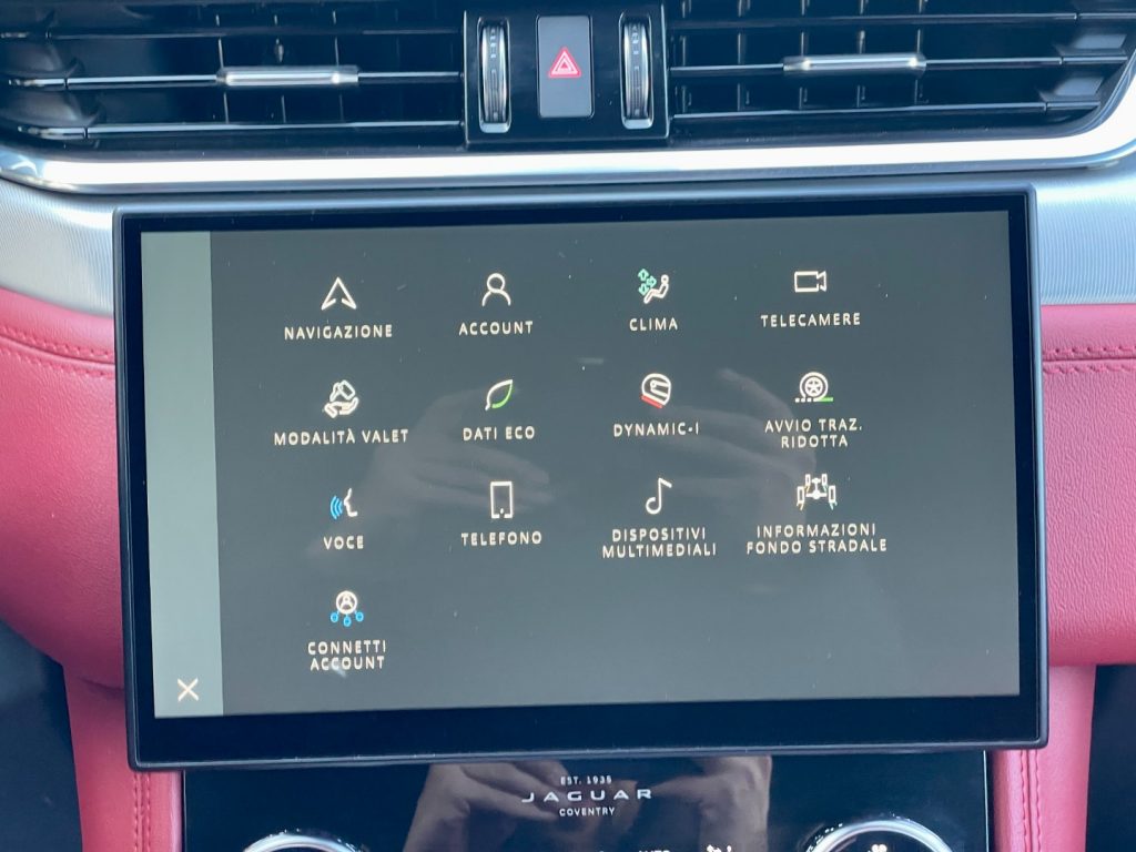 JAGUAR F-Pace 2.0d D200 AWD R-Dynamic SE - 28