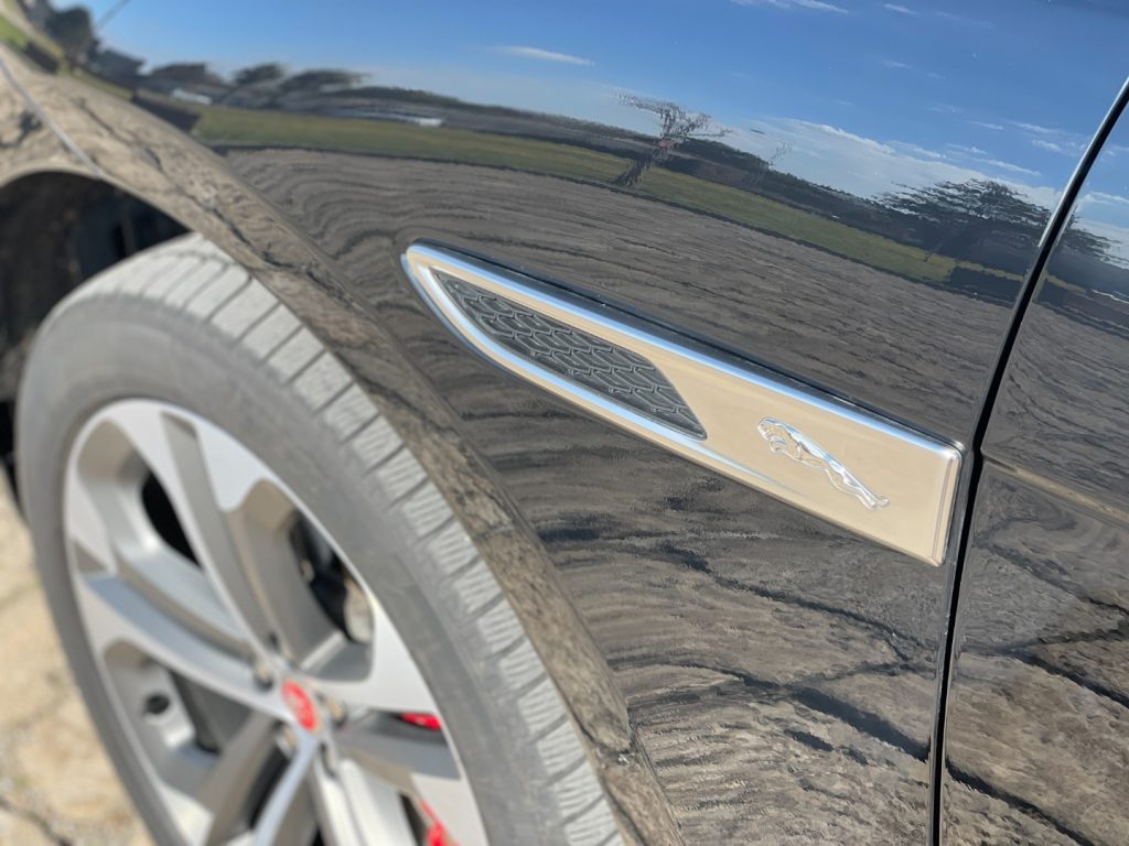 JAGUAR F-Pace 2.0d D200 AWD R-Dynamic SE - 32