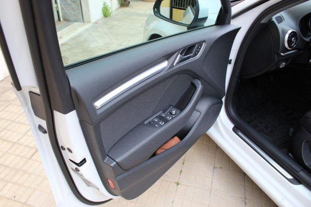 AUDI A3 -Sportback 2.0 TDI quattro S tronic Ambiente