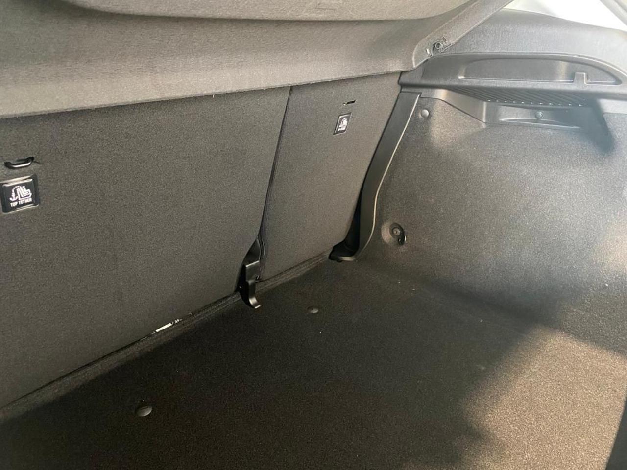 FIAT Tipo 1.6 Mjt S&S 5 porte Cross - abitacolo-posteriore