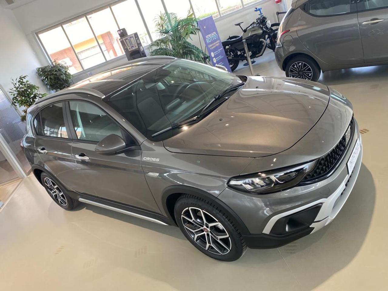 FIAT Tipo 1.6 Mjt S&S 5 porte Cross - anteriore-dx