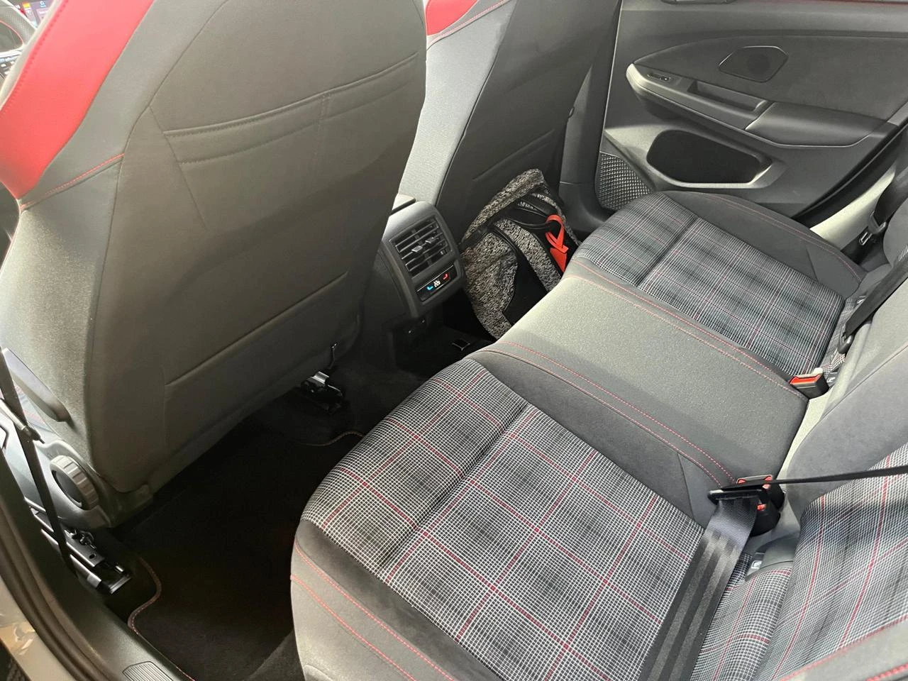 VOLKSWAGEN Golf GTI 2.0 MATRIX TETTO HARMAN/KARDON 19 - abitacolo-posteriore