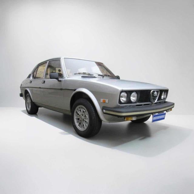 ALFA ROMEO Alfetta Grigio metallizzato