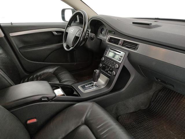 VOLVO XC70 D5 205CV AWD Geartronic Momentum