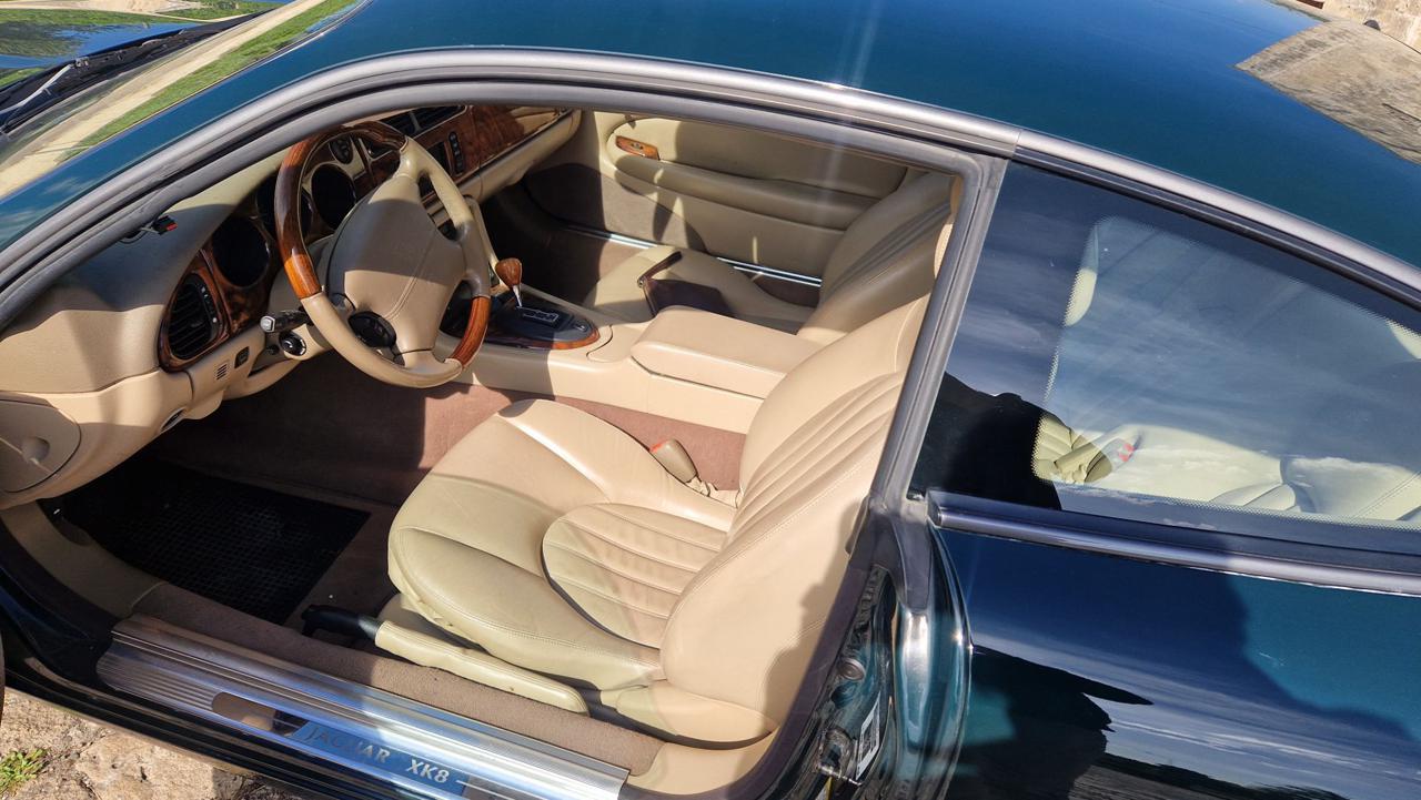 JAGUAR XK8 4.2 V8 Coupé - abitacolo-anteriore
