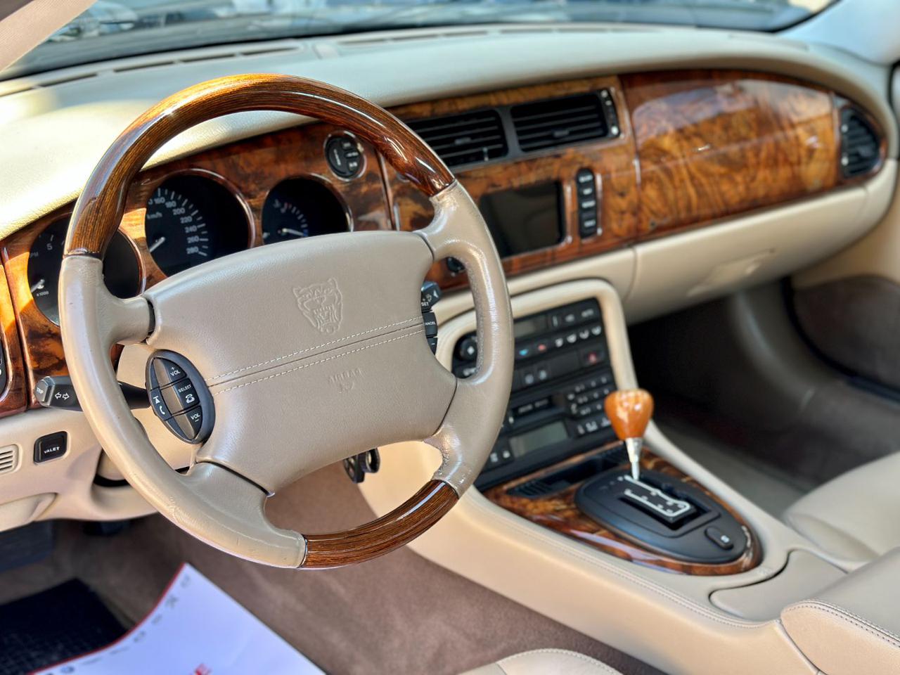 JAGUAR XK8 4.2 V8 Coupé - abitacolo-anteriore