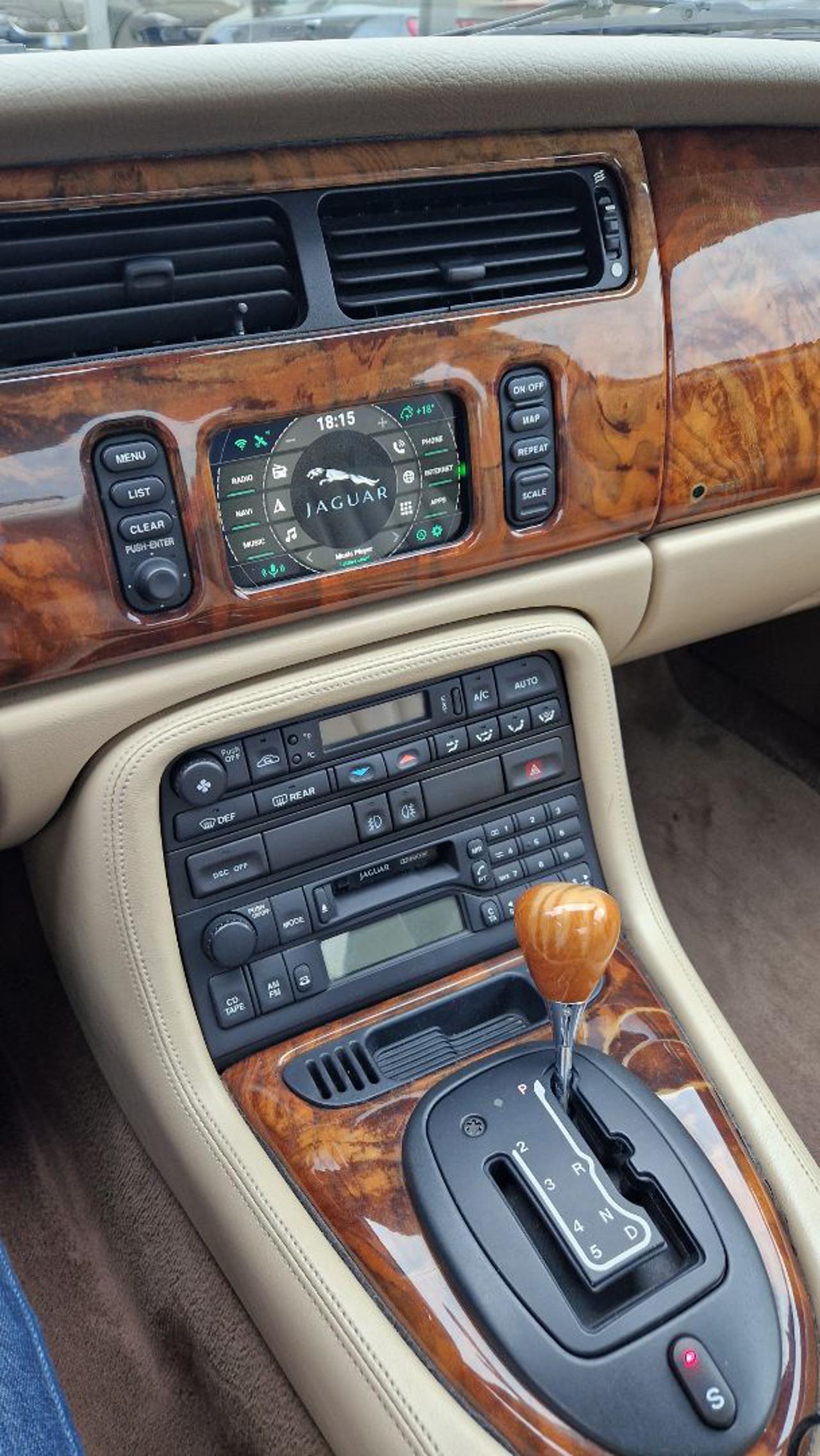 JAGUAR XK8 4.2 V8 Coupé - strumenti-interni