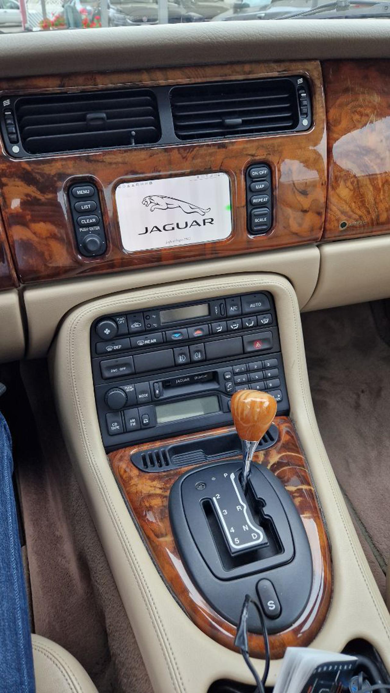 JAGUAR XK8 4.2 V8 Coupé - strumenti-interni