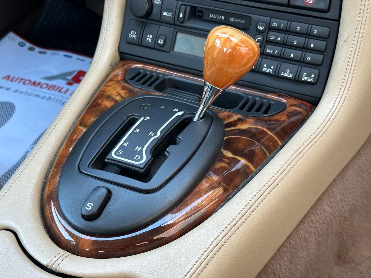 JAGUAR XK8 4.2 V8 Coupé - strumenti-interni