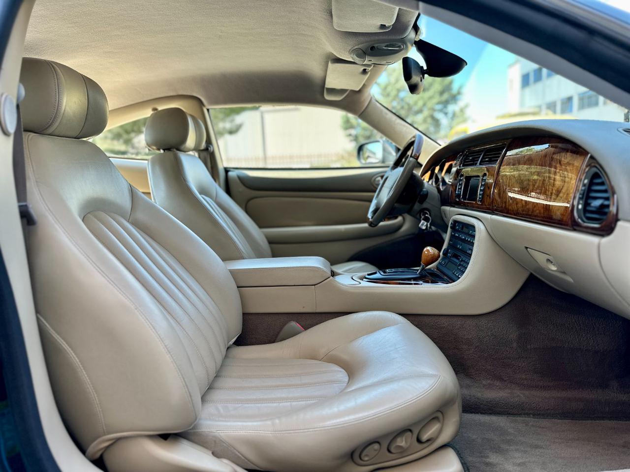 JAGUAR XK8 4.2 V8 Coupé - abitacolo-anteriore