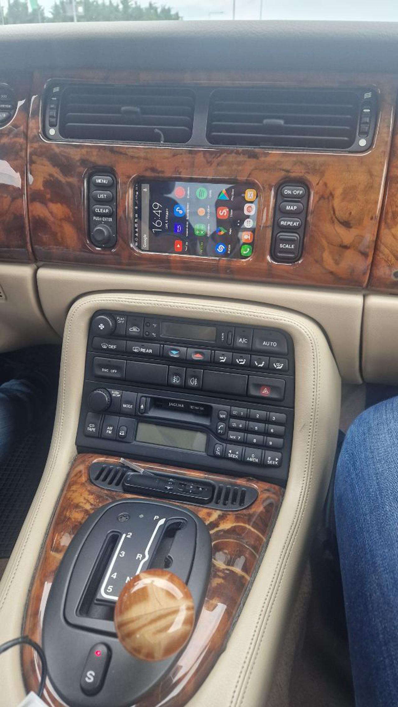 JAGUAR XK8 4.2 V8 Coupé - strumenti-interni