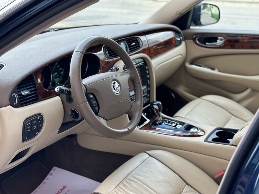 JAGUAR XJ 2.7 D V6 Sovereign - Service Book Jaguar - 6