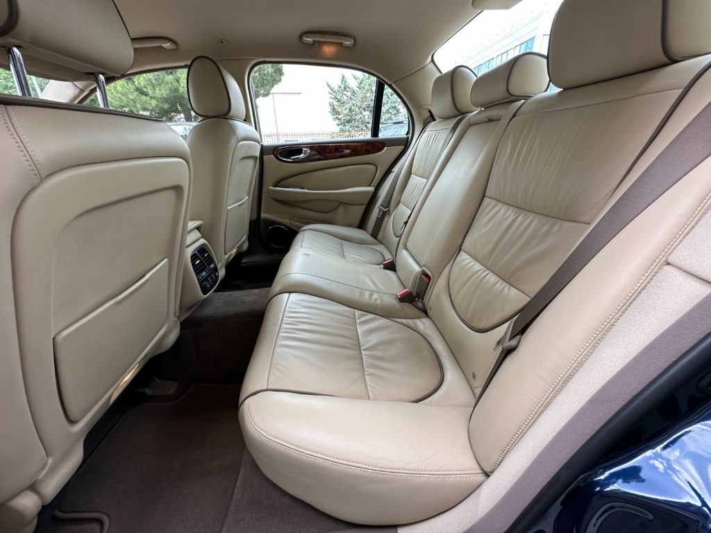 JAGUAR XJ 2.7 D V6 Sovereign - Service Book Jaguar - 12