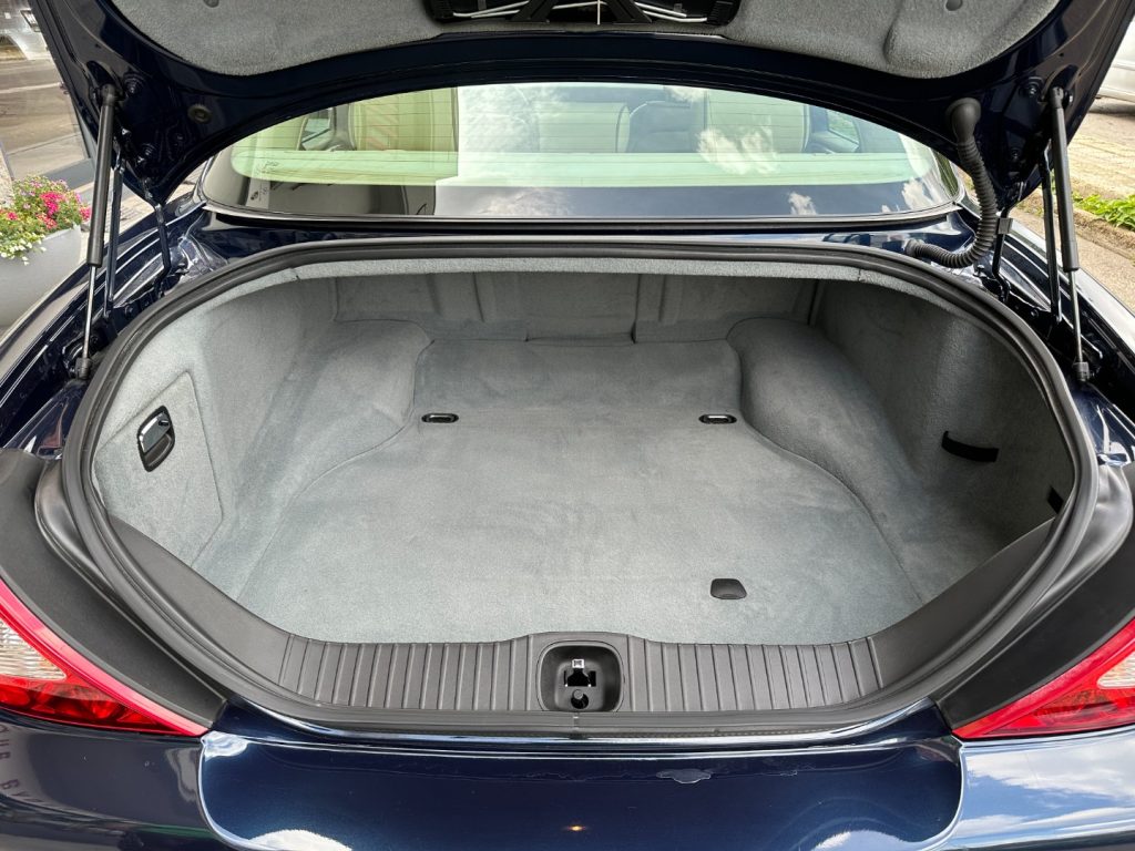 JAGUAR XJ 2.7 D V6 Sovereign - Service Book Jaguar - 24