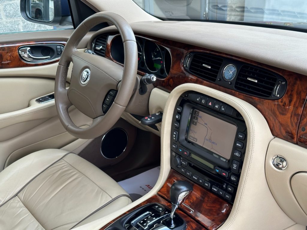 JAGUAR XJ 2.7 D V6 Sovereign - Service Book Jaguar - 31